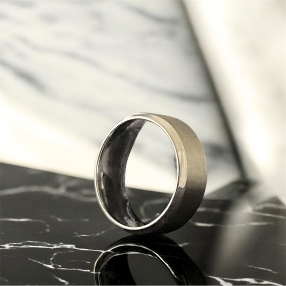 Stainless Steel Men’s Matte and Polished Silver 8mm ring - Size 10 - Picture 4 of 6